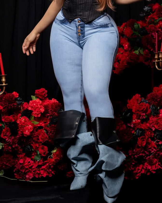 4-Row Button Hip-Lifting Skinny Jeans Lightblue