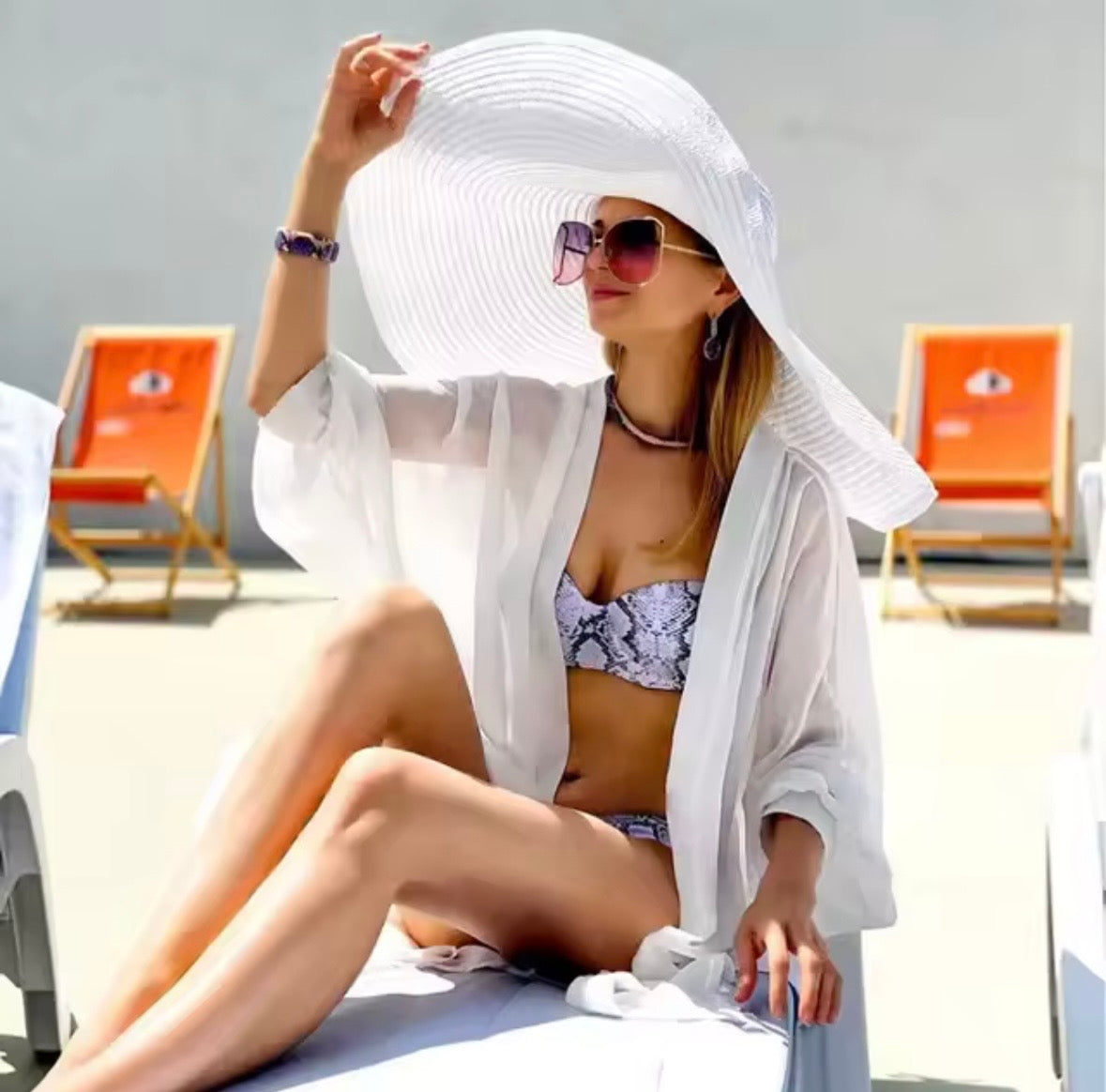 Wide brim hat