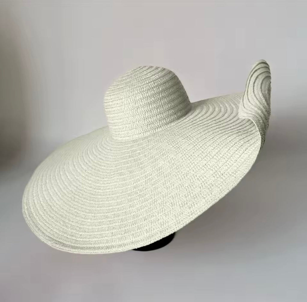 Wide brim hat