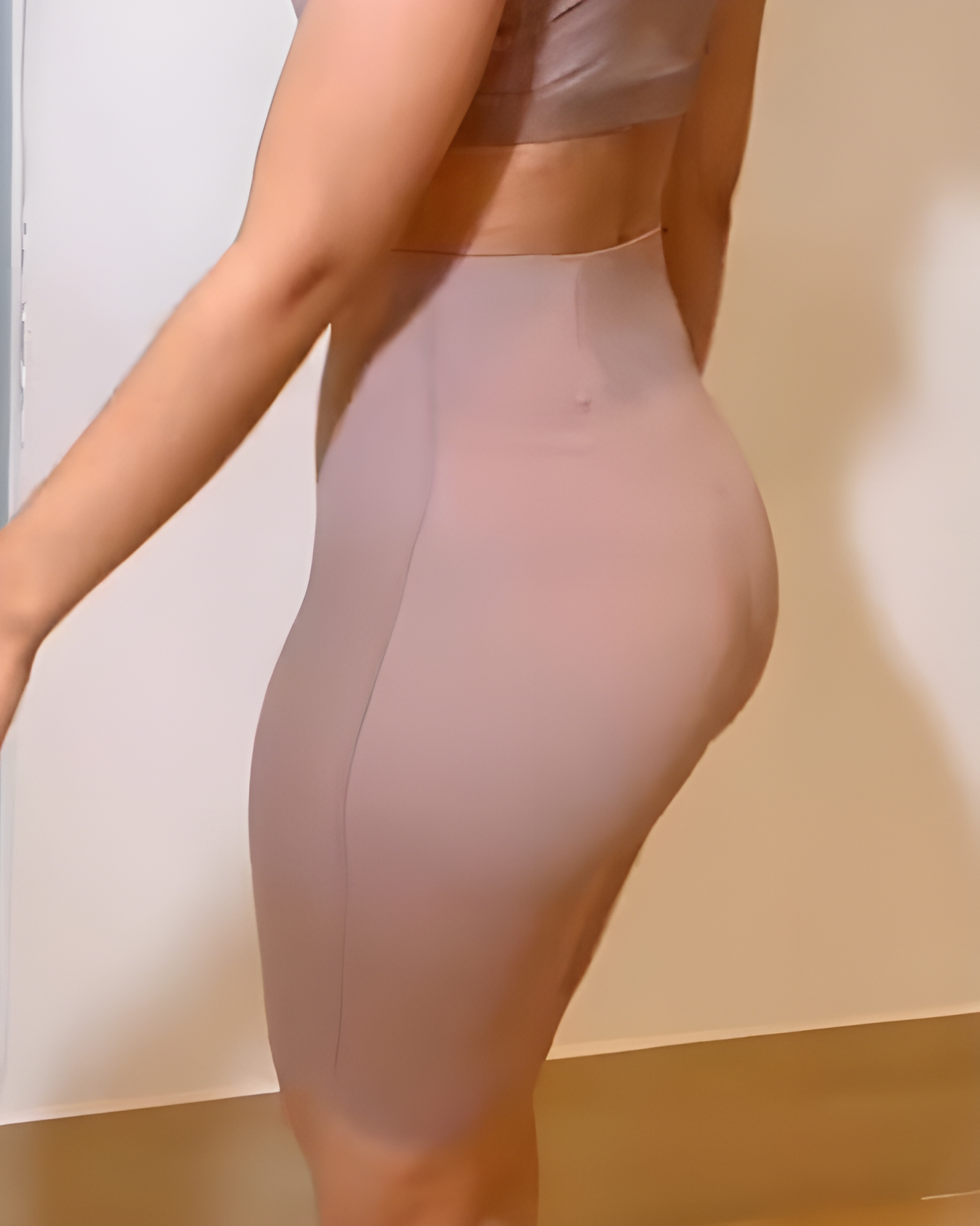 Comfortable Seamless Women's Hip-Lifting Shorts