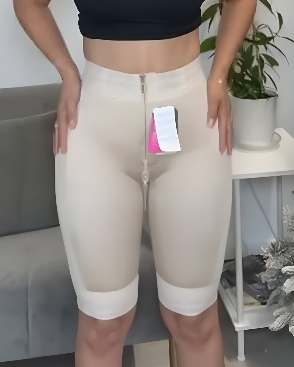 Lace-Trimmed Shiny Hip-Lifting Mid-Length Pants
