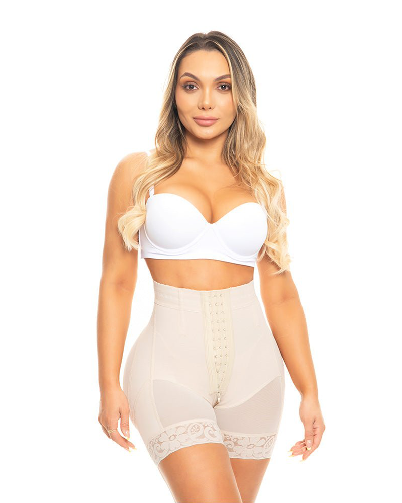 High Waist Push Up Short With 3 Rows Of Snaps And Enhancement White