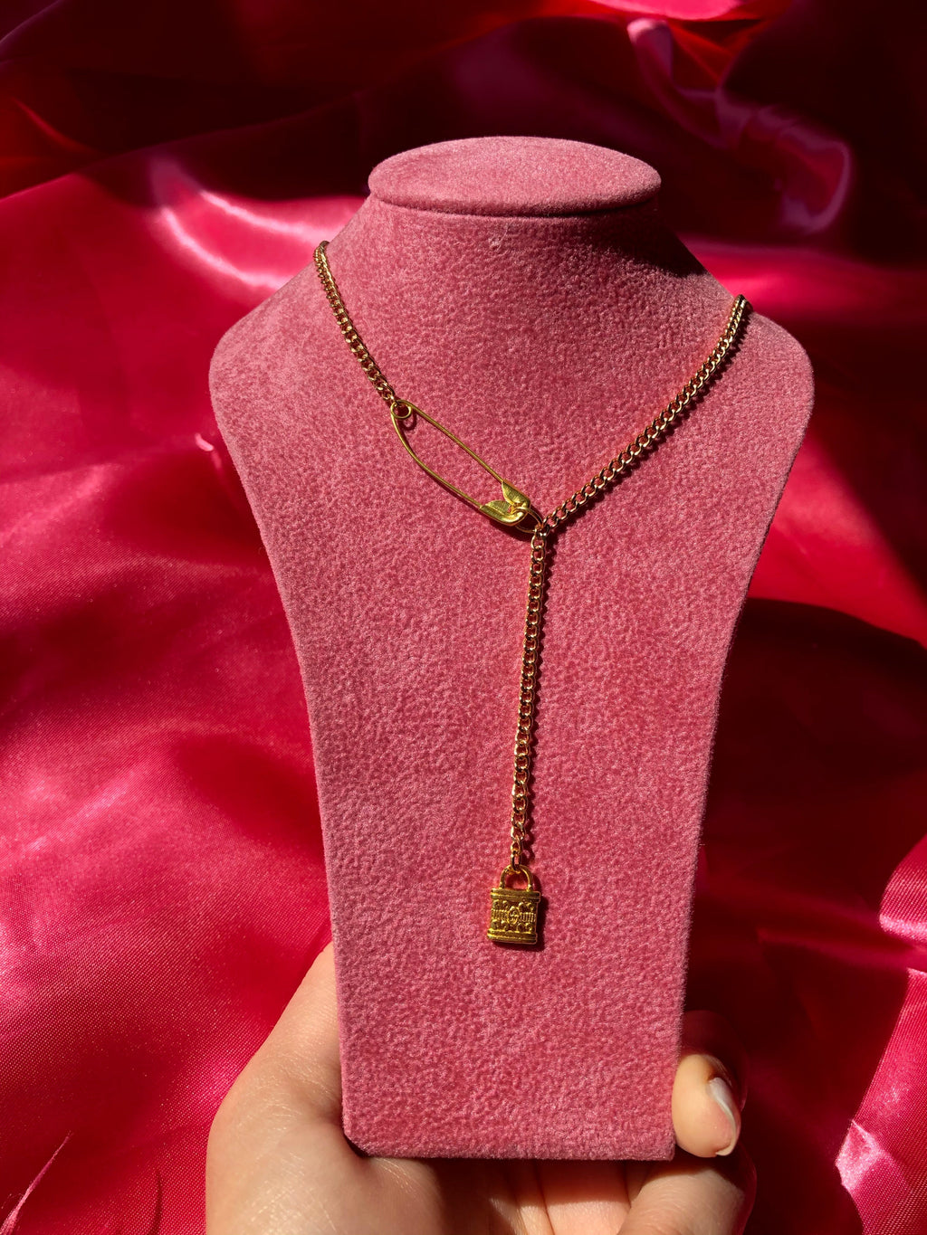 Pin lock necklace