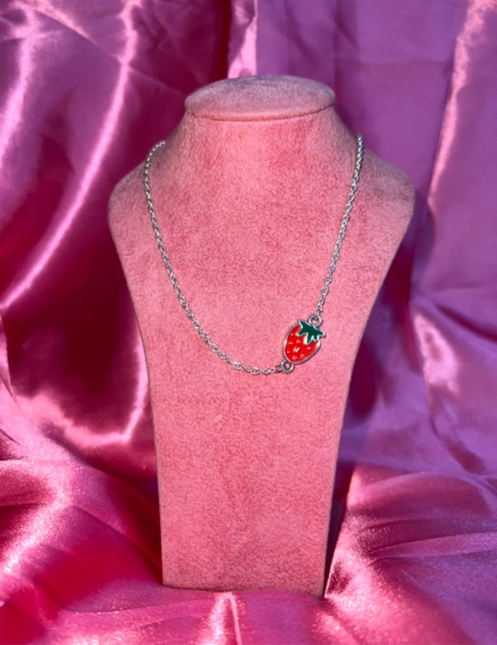 Strawberry necklace Trace