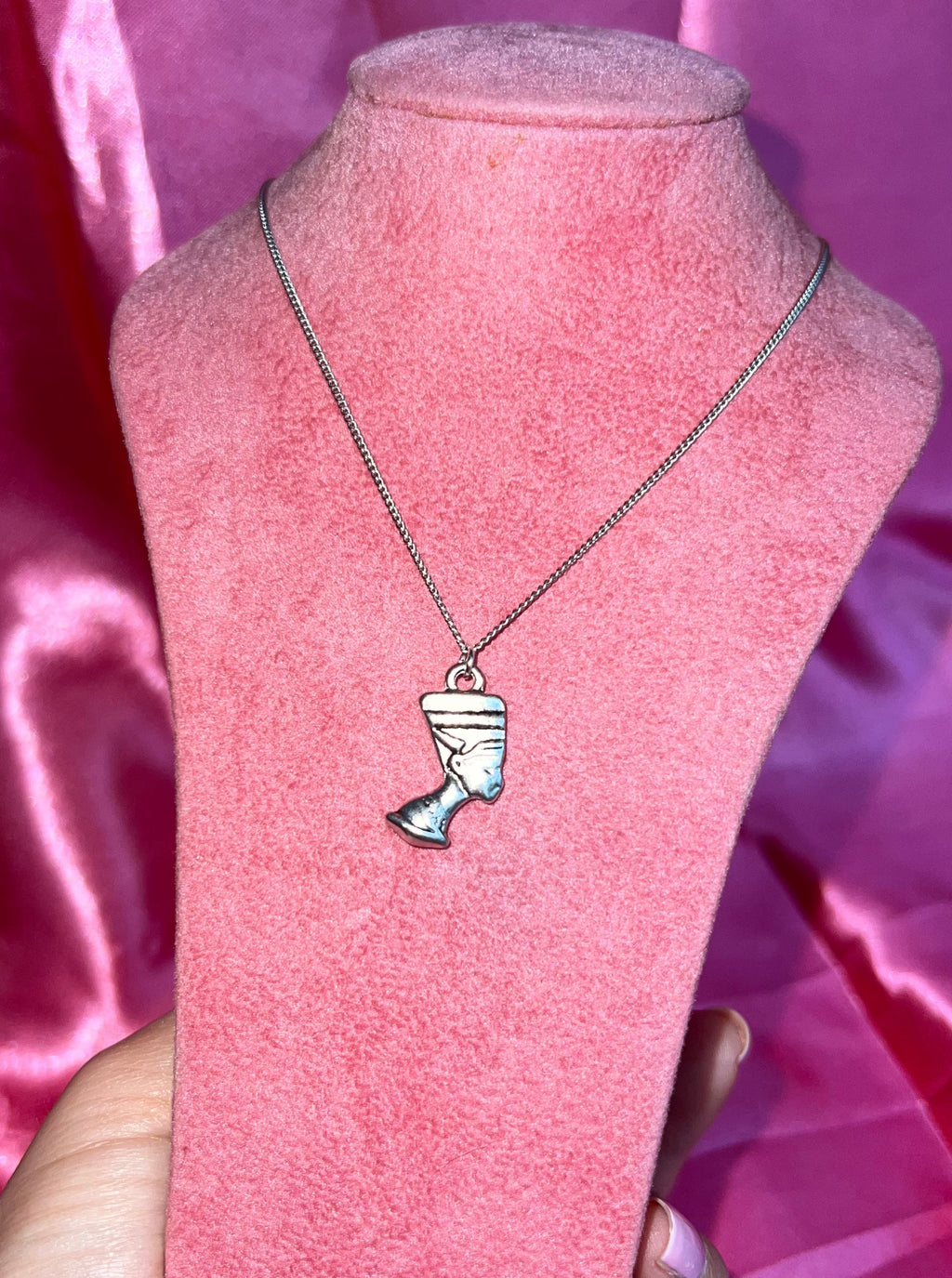 Nefertiti necklace Trace