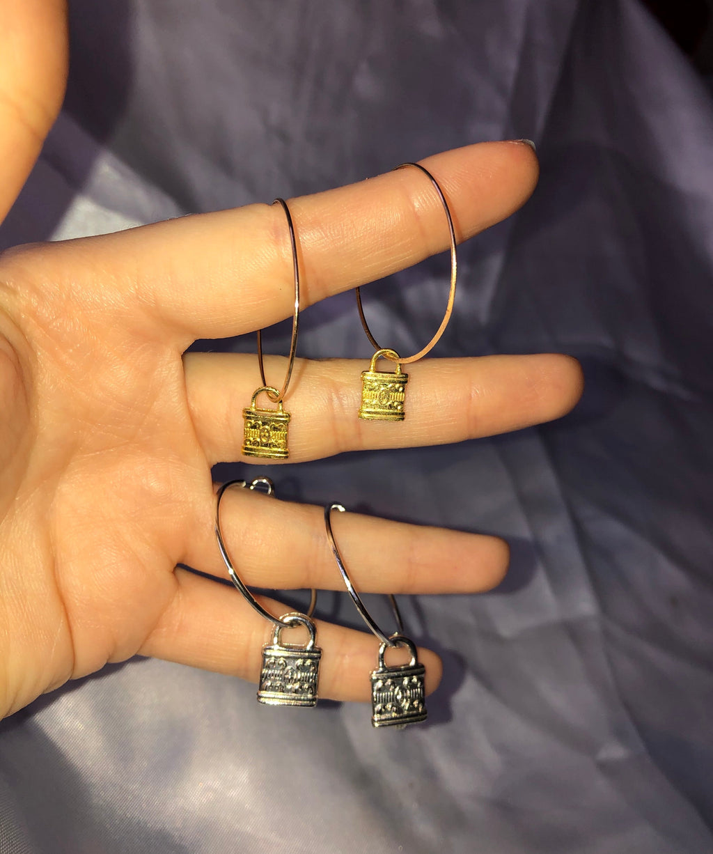 Lock hoops
