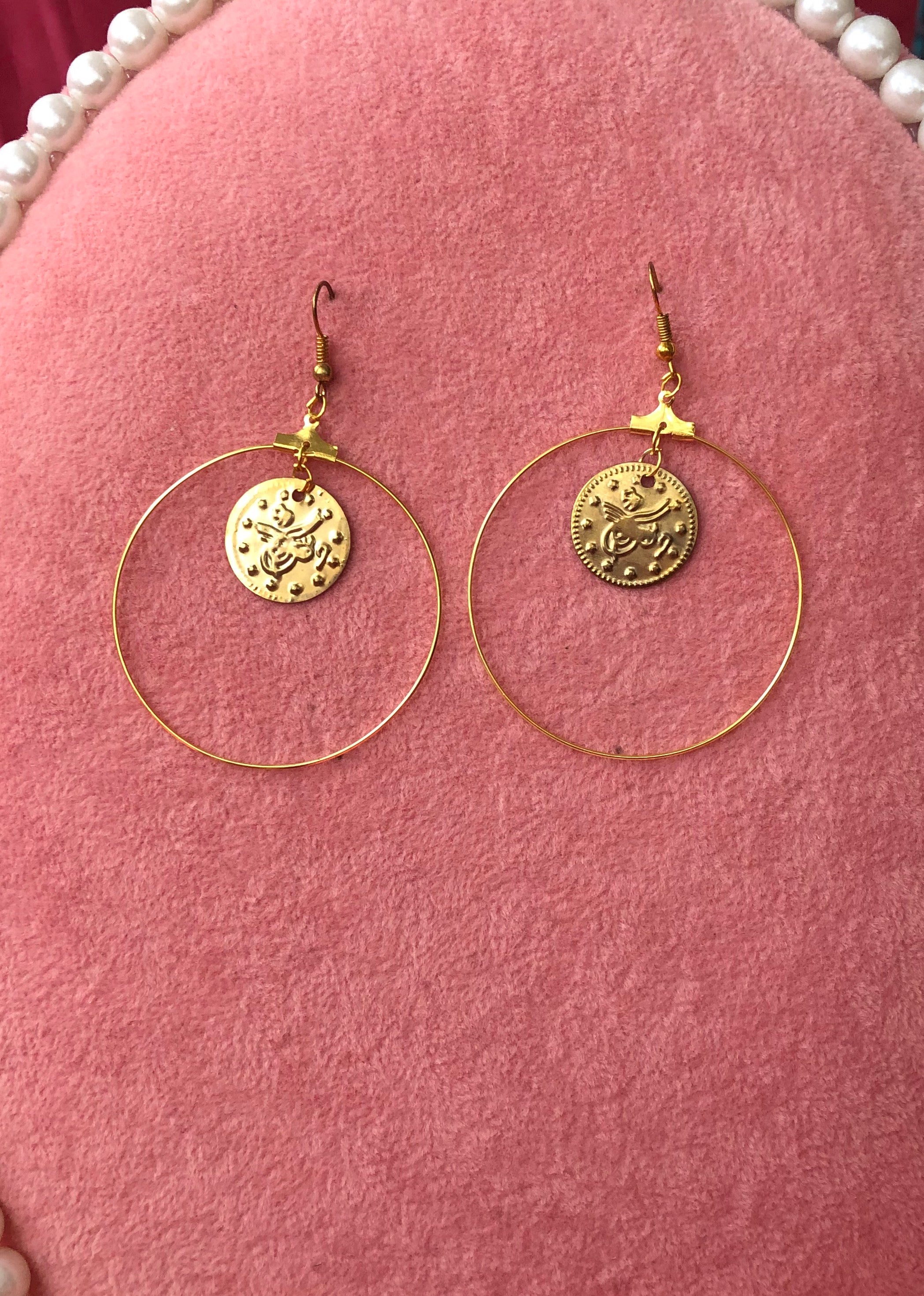 Coin middle hoop earrings Gold