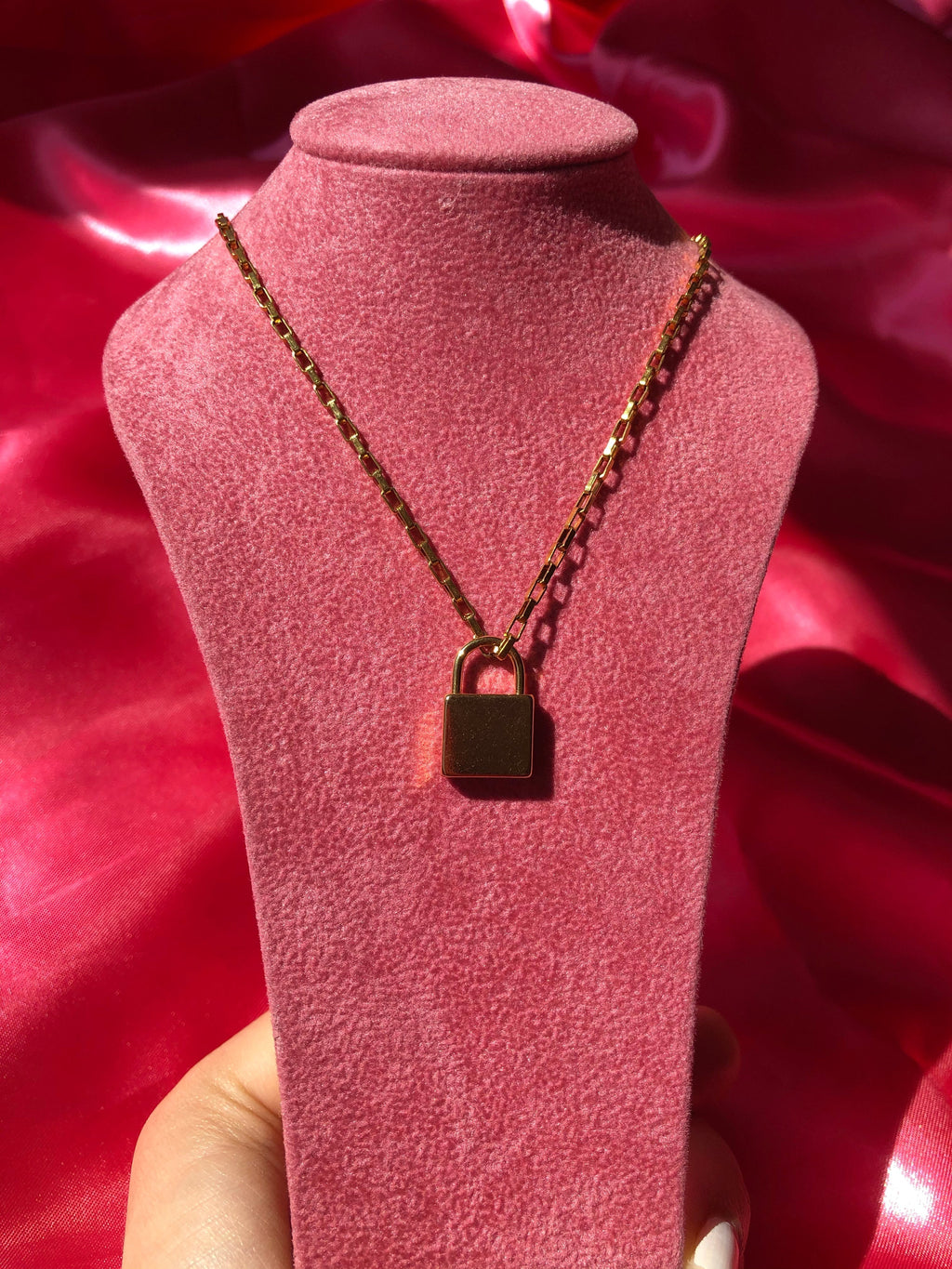 Large lock necklace Hardware