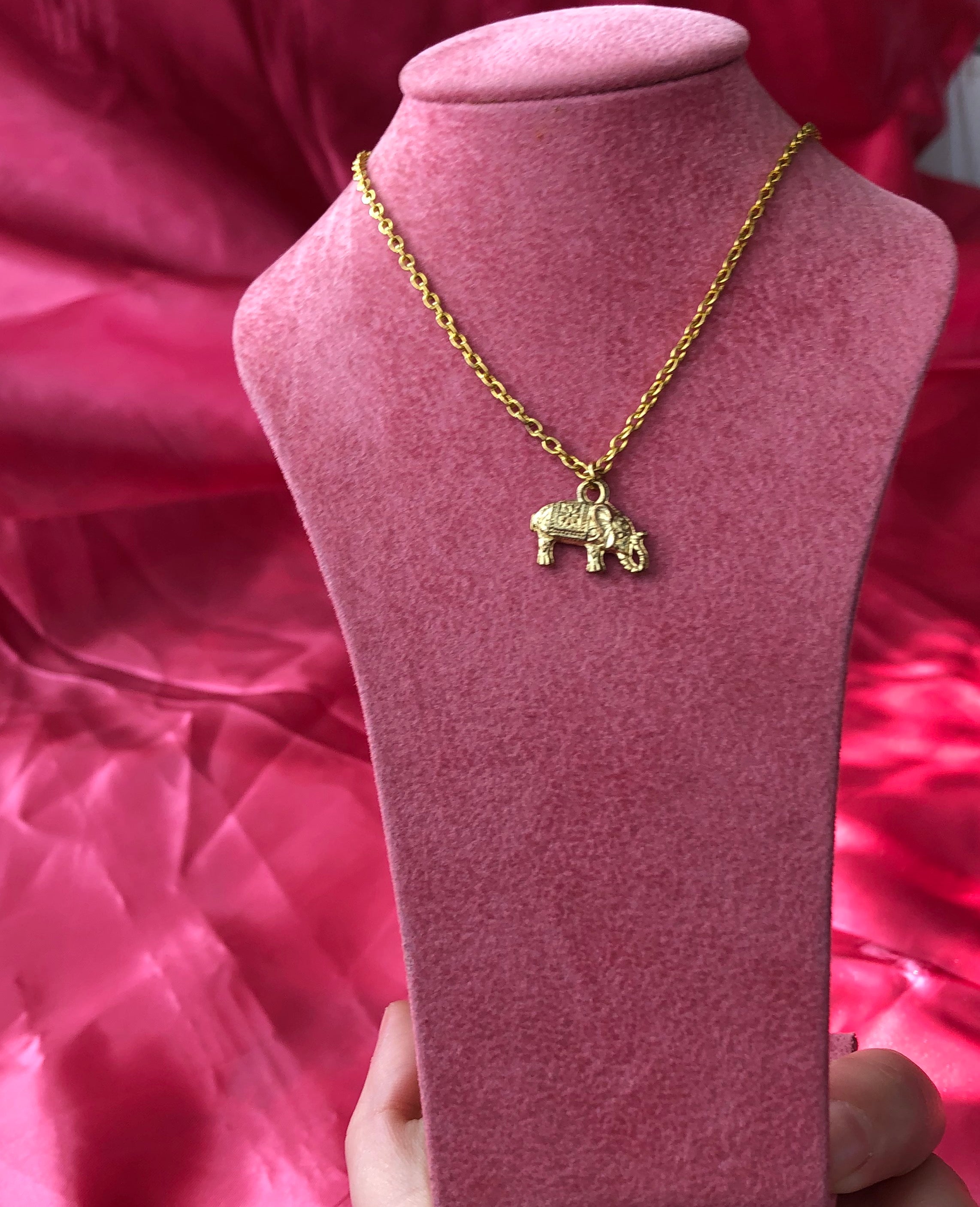 Elephant pendant necklace