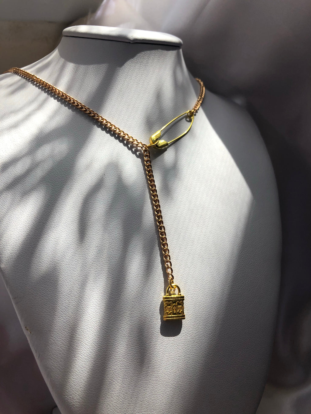 Pin lock necklace
