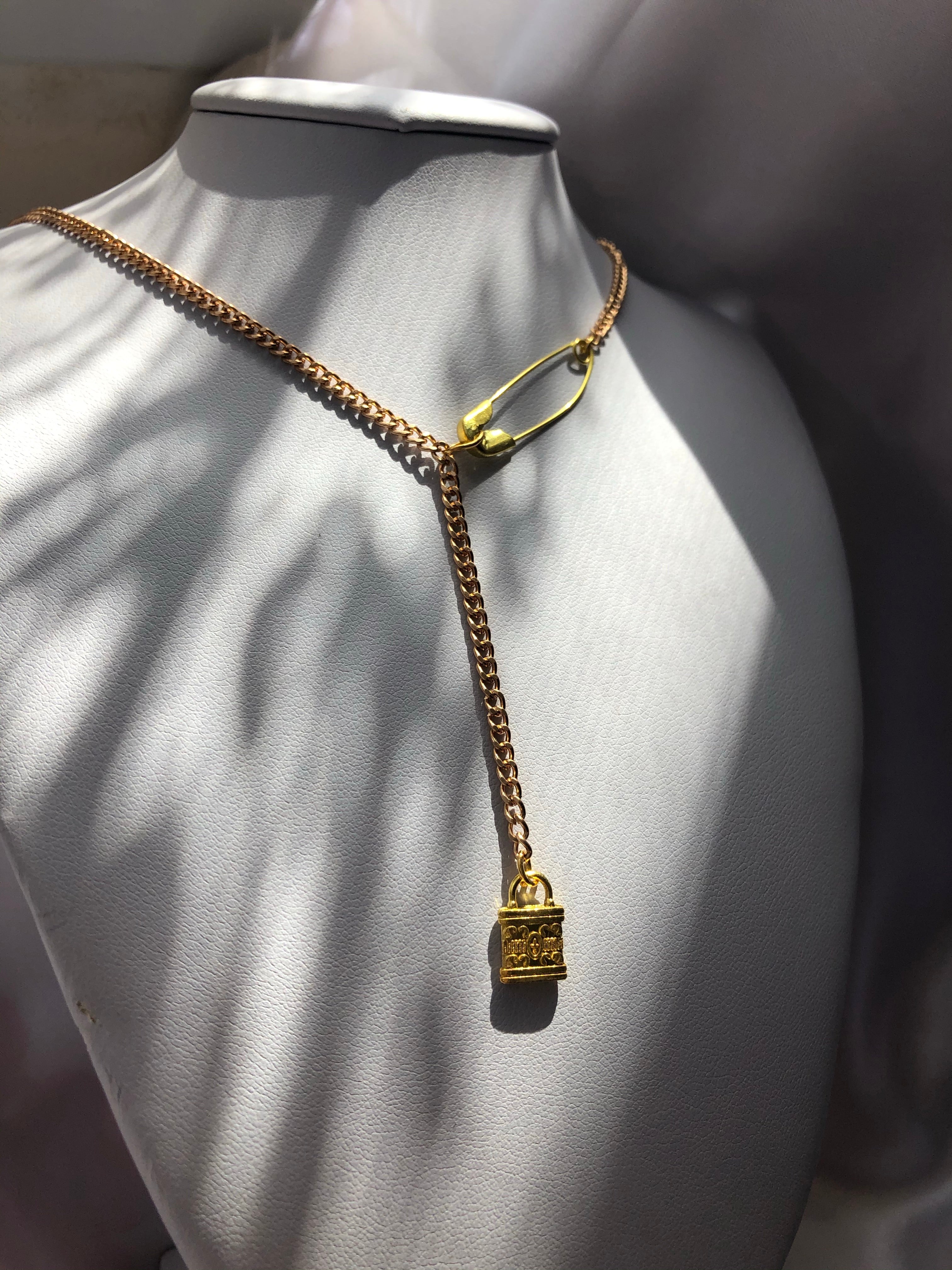 Pin lock necklace