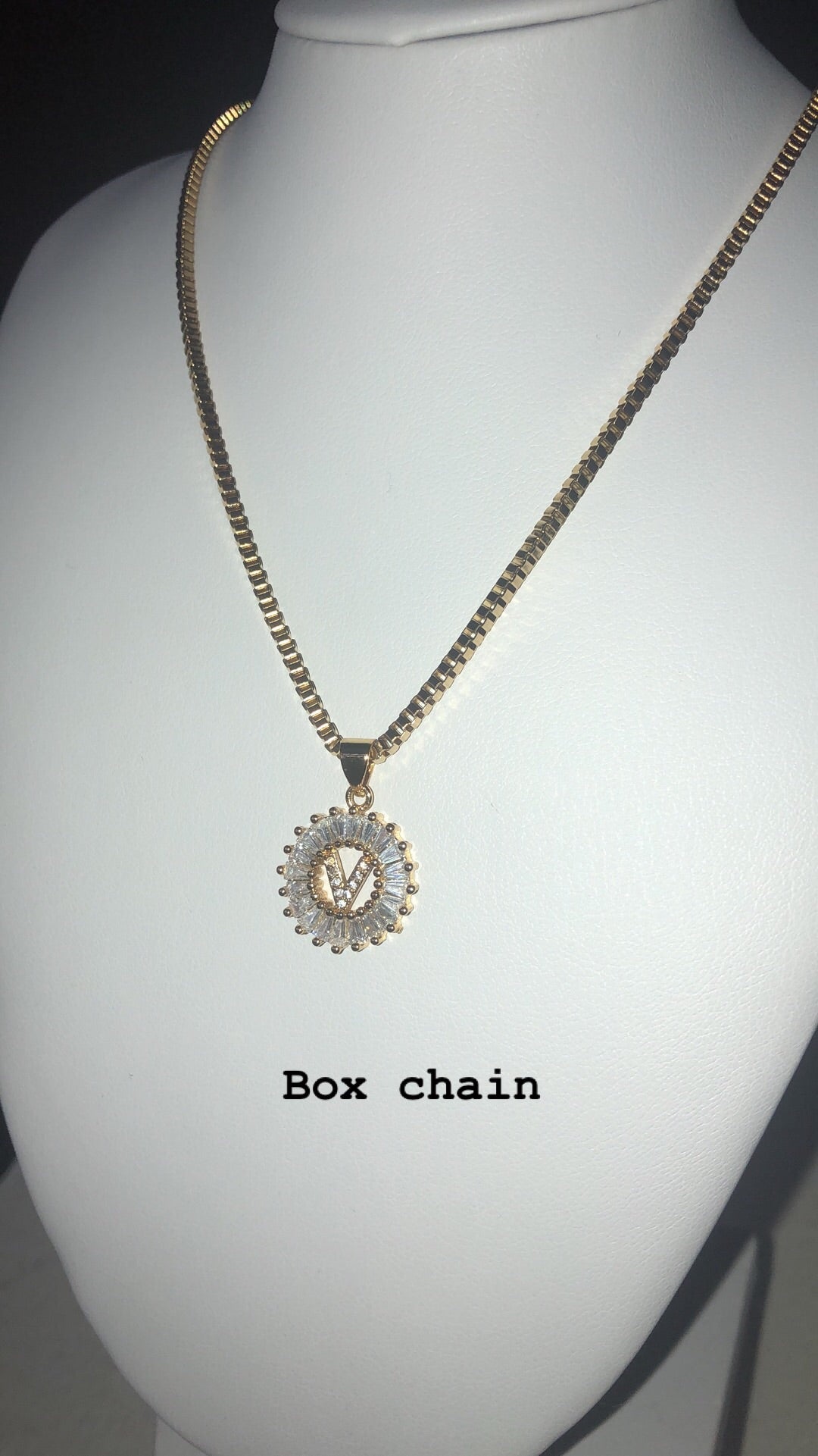 Round initial necklace