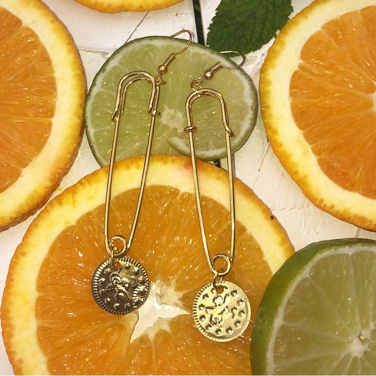 Pin coin earrings