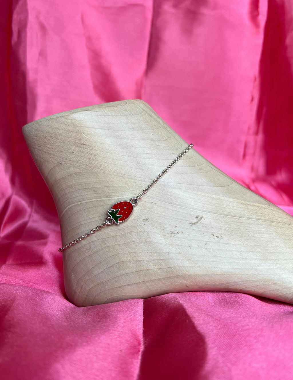 Strawberry anklet Trace