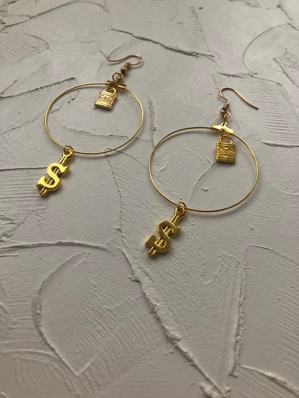 Secure the bag earrings