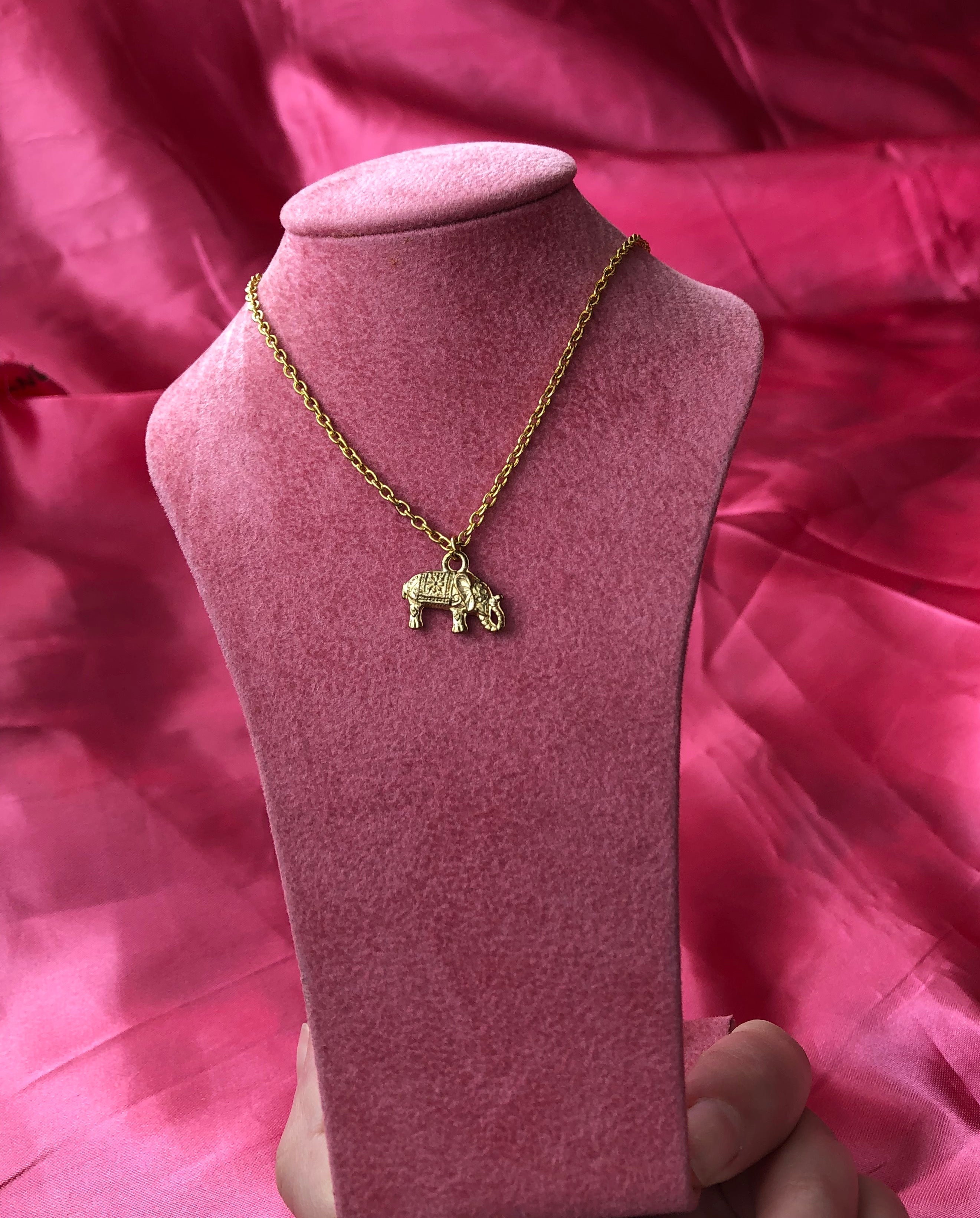 Elephant pendant necklace