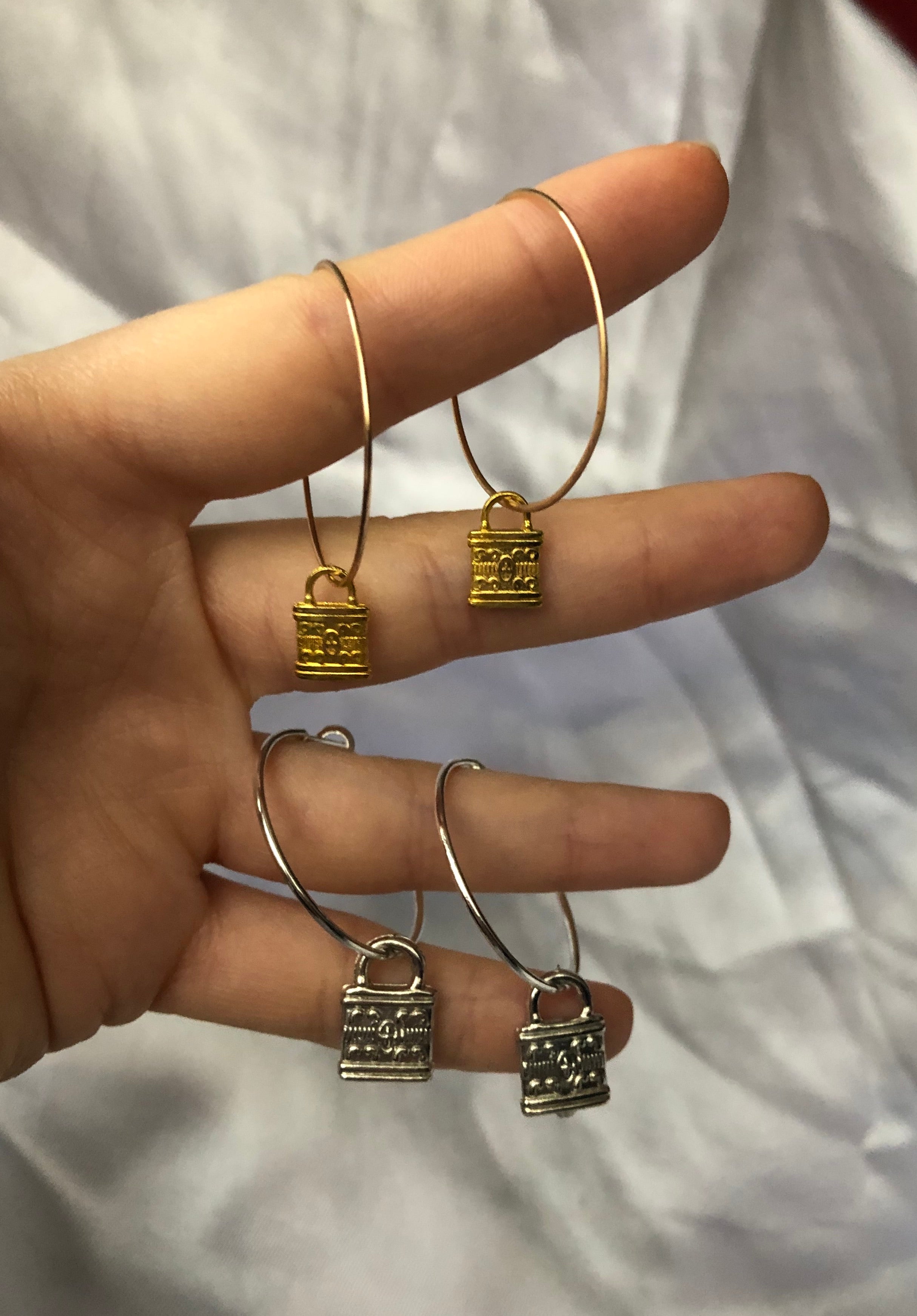 Lock hoops