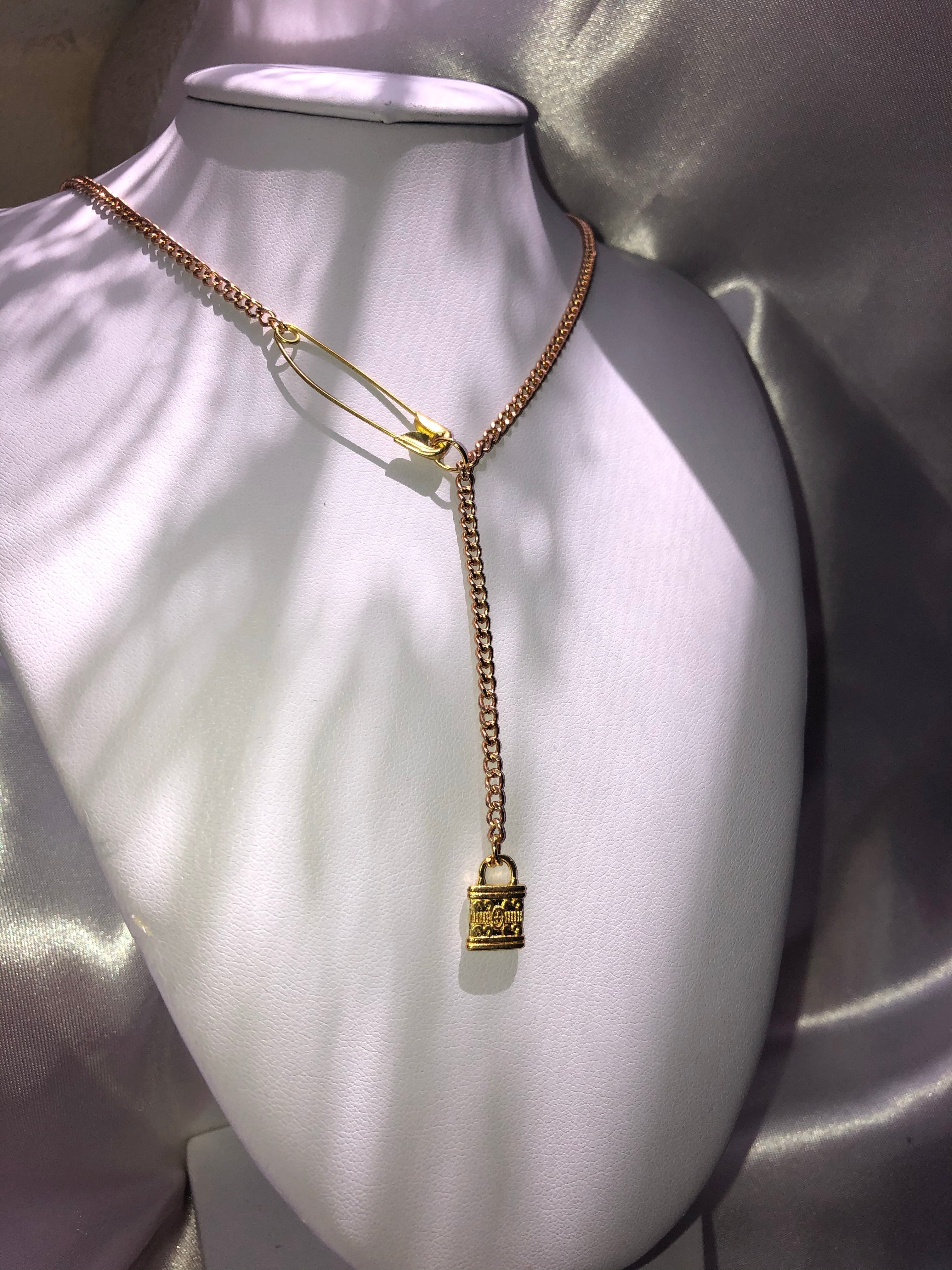 Pin lock necklace