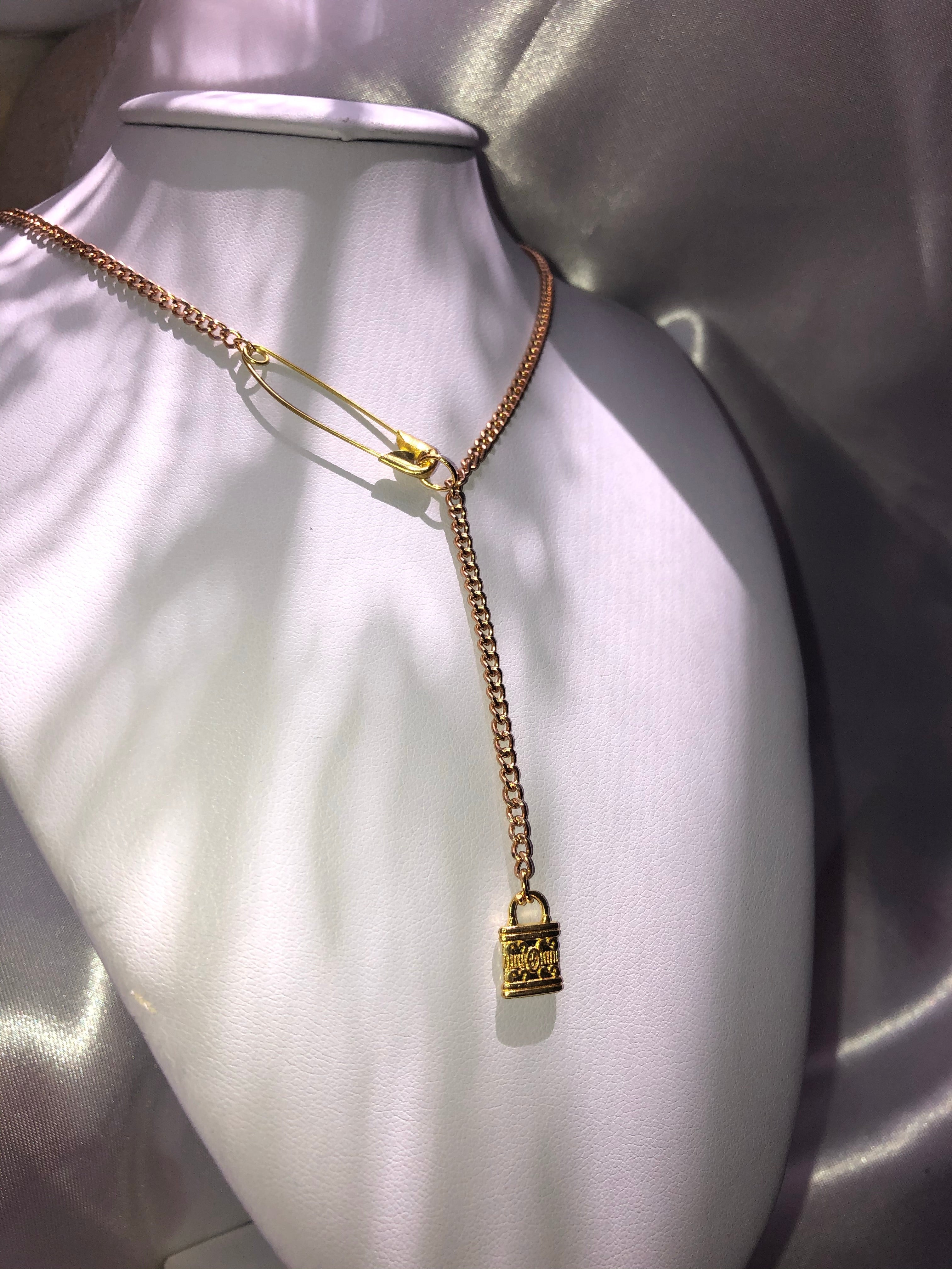 Pin lock necklace